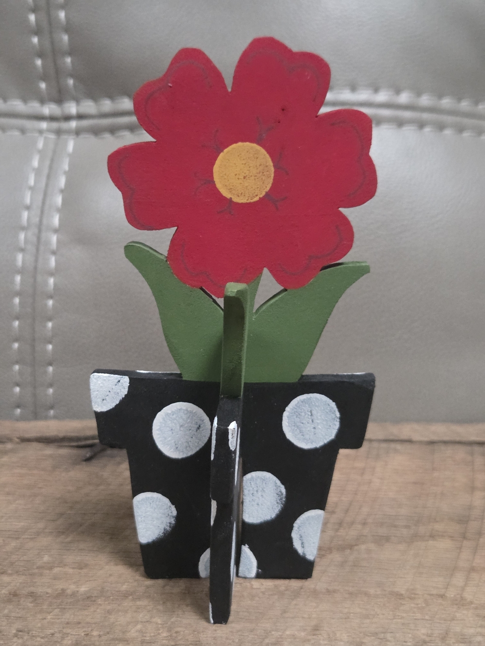 Whimsical 3D Wooden Slot-Together Flower Pot Decor – Vibrant Red Blossom B1R